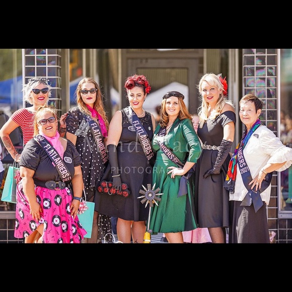 Green taffeta pinup dress with bordello jacket - Picture 6 of 6